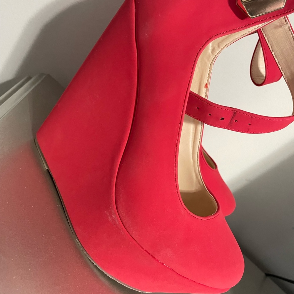 Red wedges